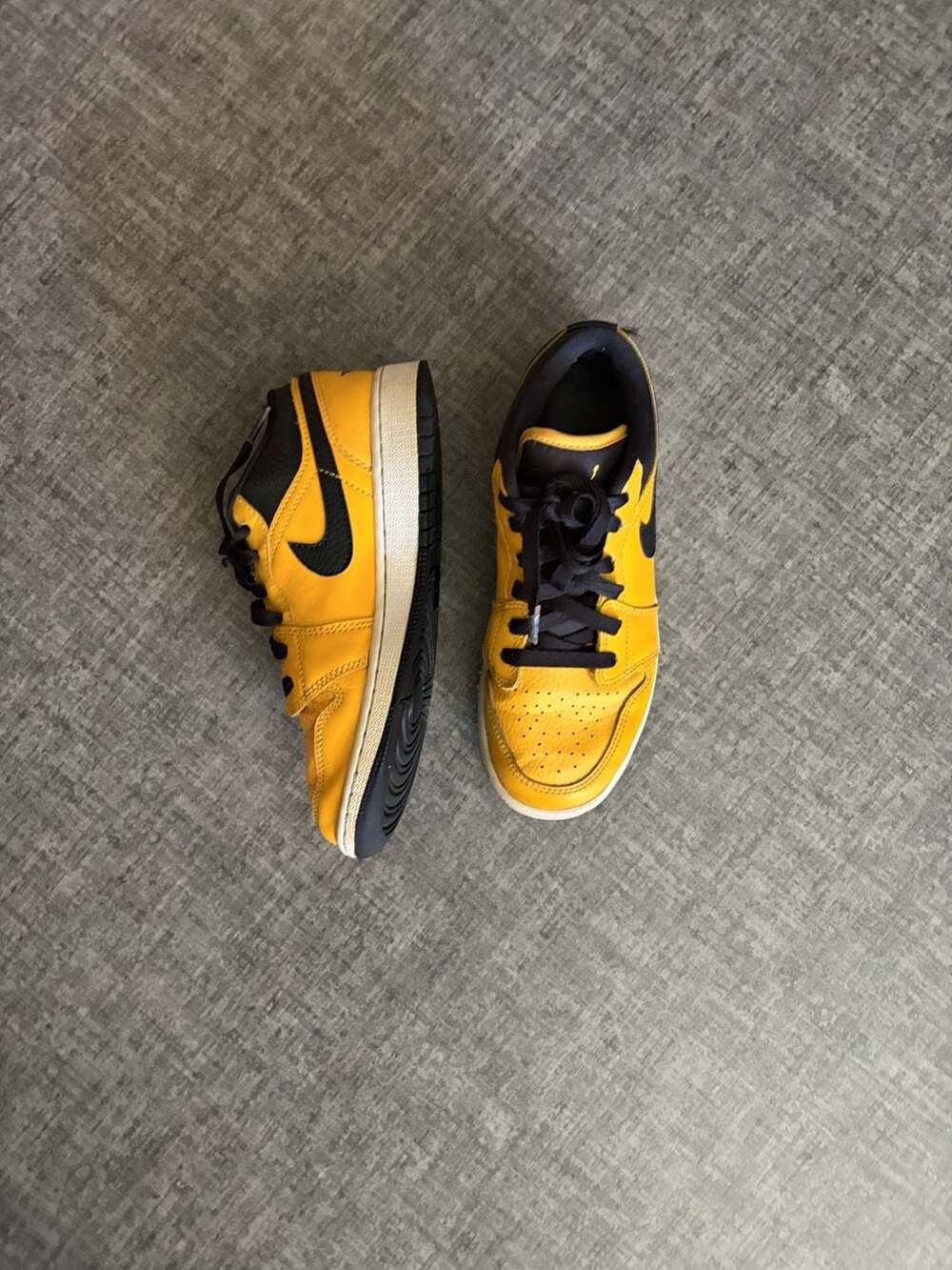 Jordan Air Jordan 1 Low Size 4Y Yellow Black Sneakers